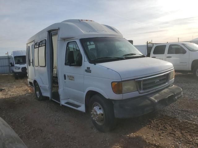 2005 Ford Econoline E350 Super Duty Cutaway Van