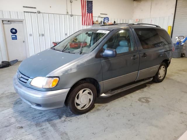 2001 Toyota Sienna LE