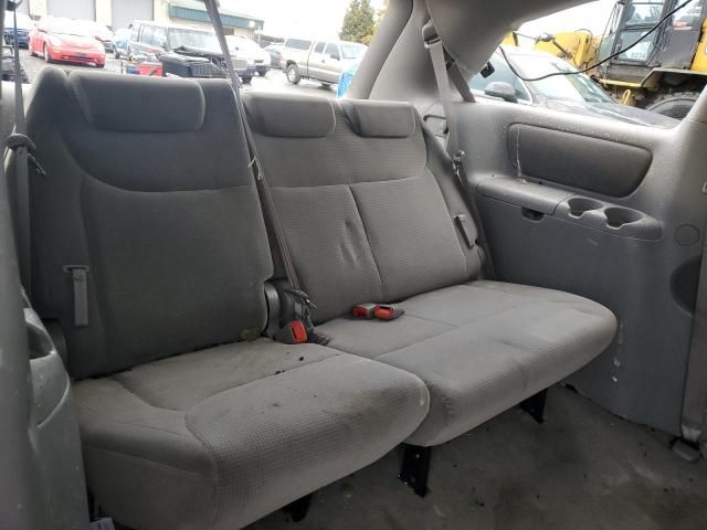 2004 Toyota Sienna CE