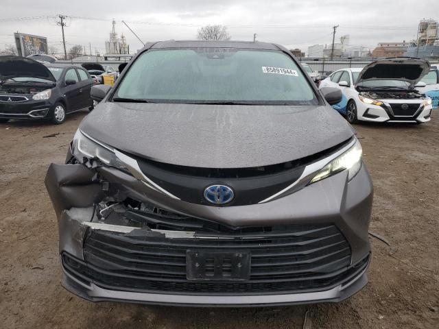 2021 Toyota Sienna LE