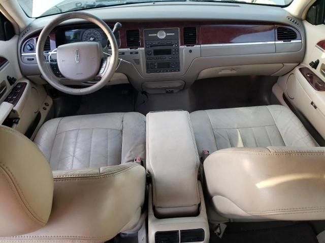 2005 Lincoln Town Car Signature