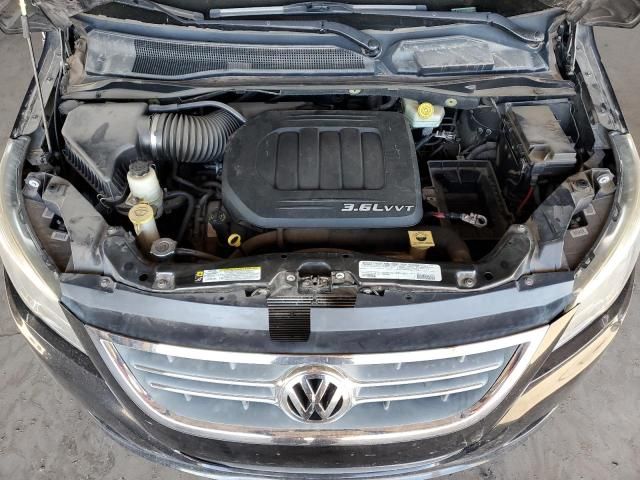 2012 Volkswagen Routan SE