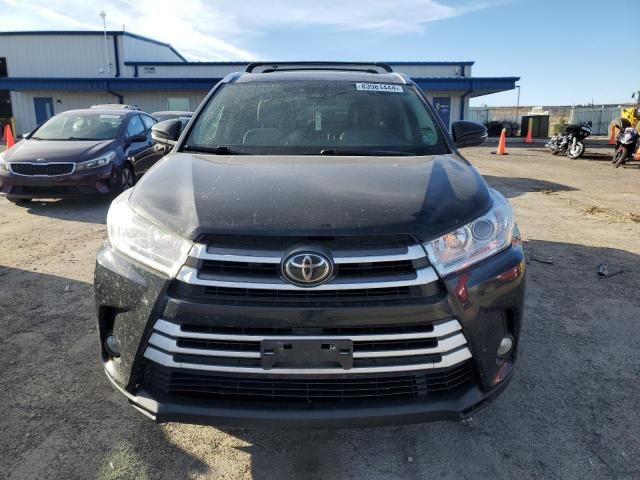 2017 Toyota Highlander SE