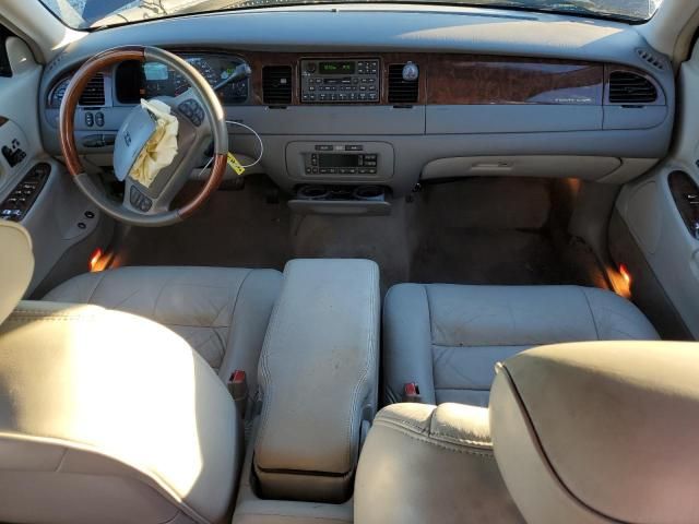 2002 Lincoln Town Car Signature