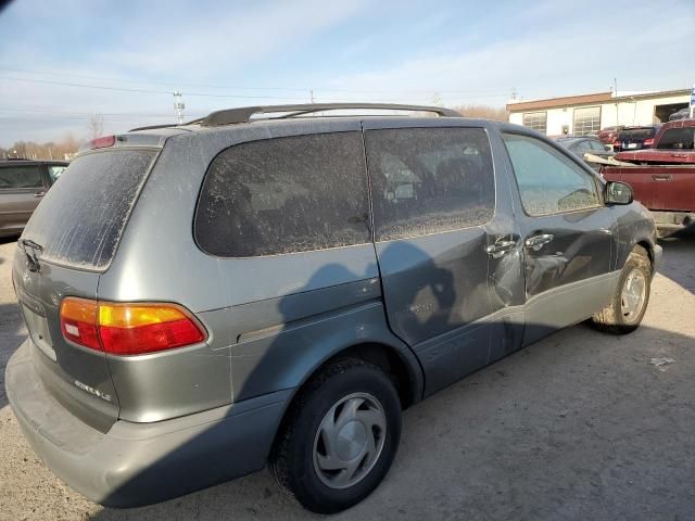 2000 Toyota Sienna LE