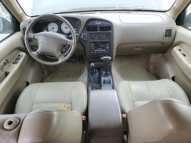 2000 Nissan Pathfinder LE