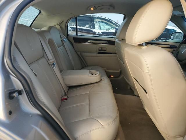 2011 Lincoln Town Car Signature Limited