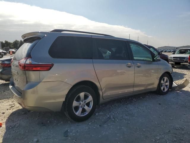 2017 Toyota Sienna LE