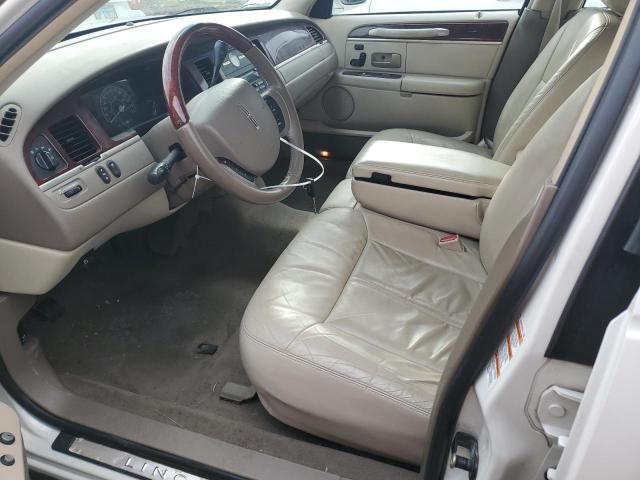 2005 Lincoln Town Car Signature Limited