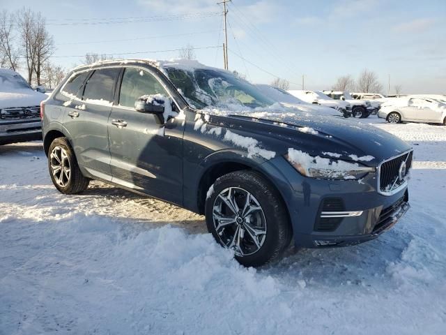 2022 Volvo XC60 B5 Momentum