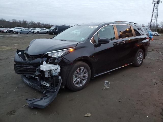 2023 Toyota Sienna LE