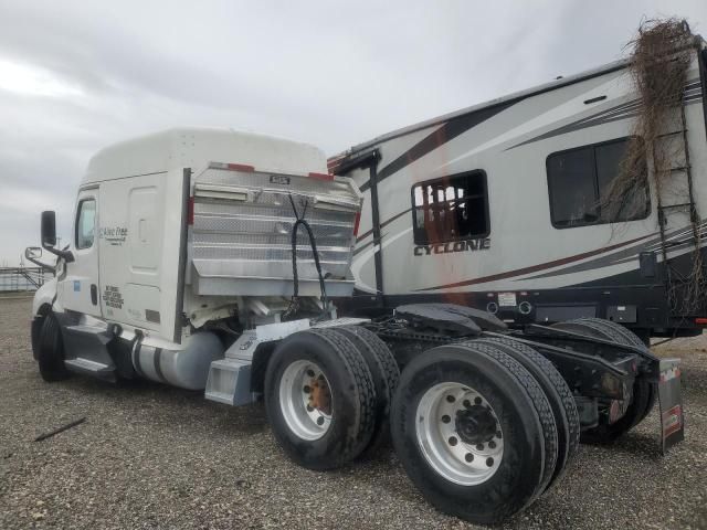 2019 Freightliner Cascadia 126