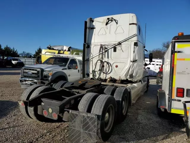 2010 Freightliner Cascadia 125