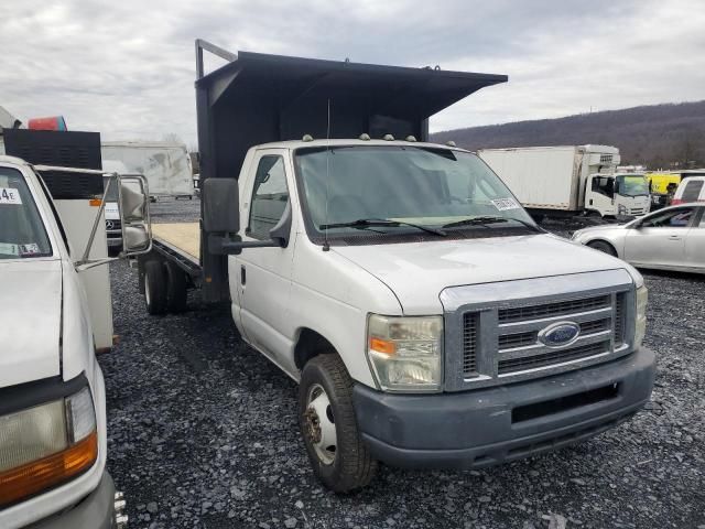 2011 Ford Econoline E450 Super Duty Cutaway Van