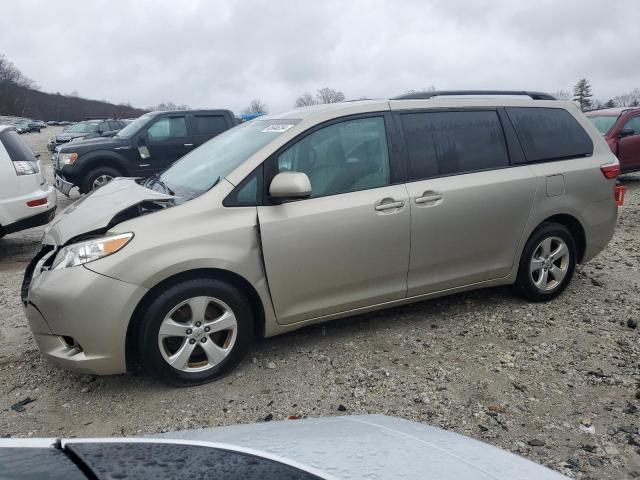 2015 Toyota Sienna LE