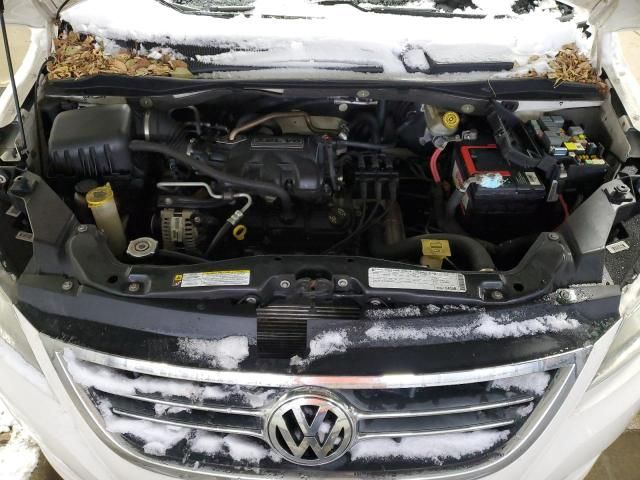 2010 Volkswagen Routan SE