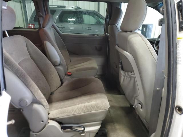 2004 Chrysler Town & Country