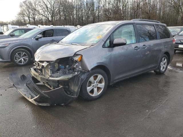 2013 Toyota Sienna LE