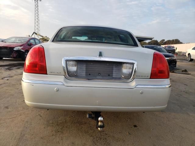 2005 Lincoln Town Car Signature