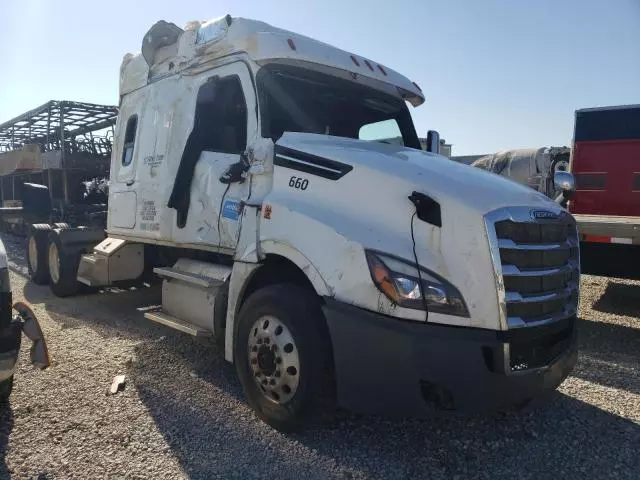 2019 Freightliner Cascadia 126