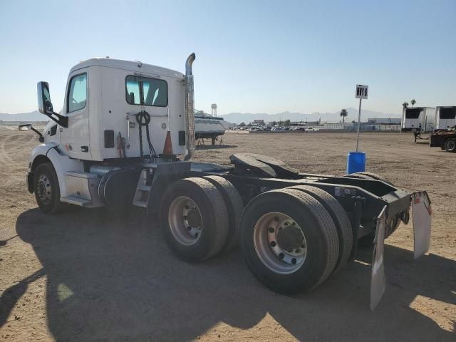 2017 Peterbilt 579