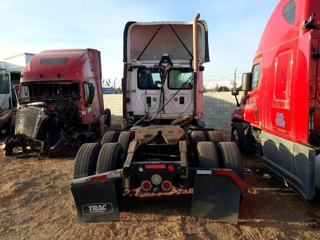 2015 Freightliner Cascadia 113