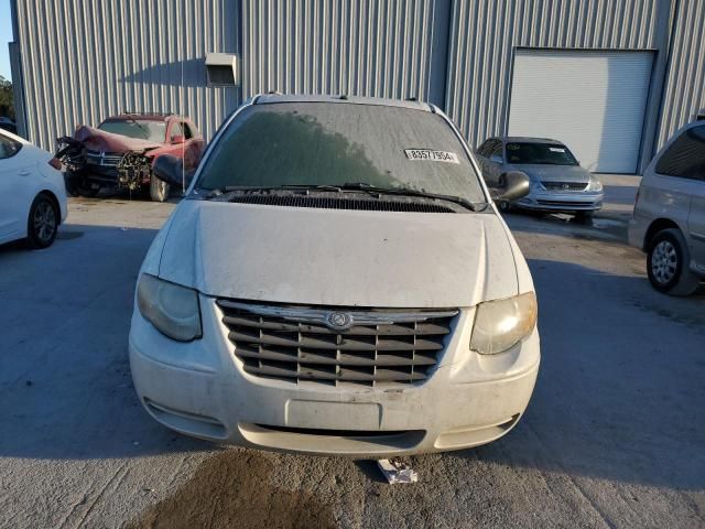 2006 Chrysler Town & Country LX