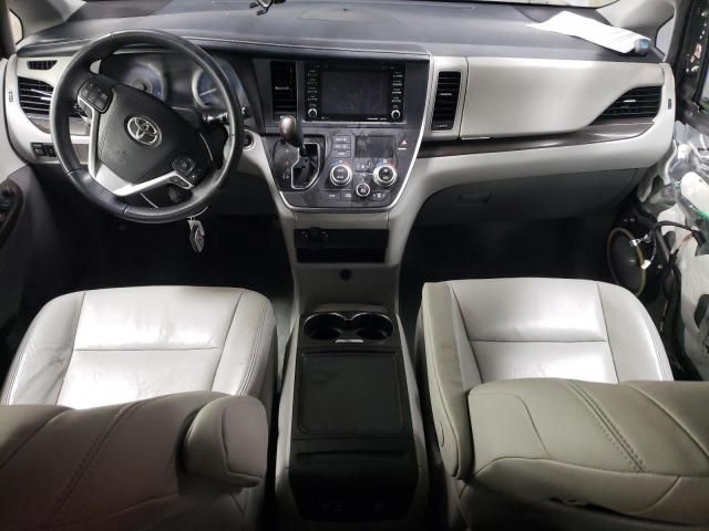 2018 Toyota Sienna XLE