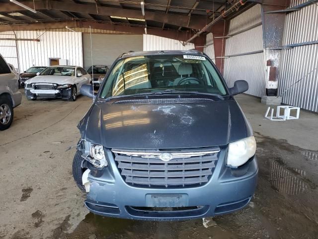 2006 Chrysler Town & Country LX