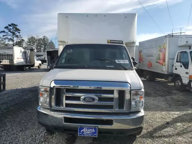 2019 Ford Econoline E450 Super Duty Cutaway Van