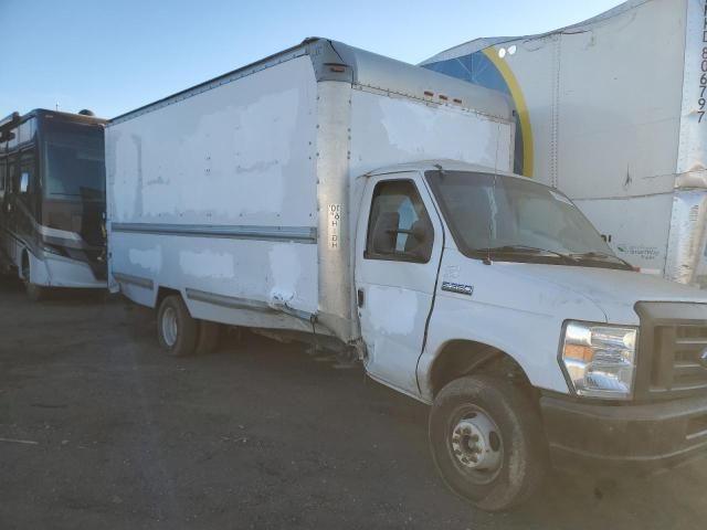 2012 Ford Econoline E350 Super Duty Cutaway Van