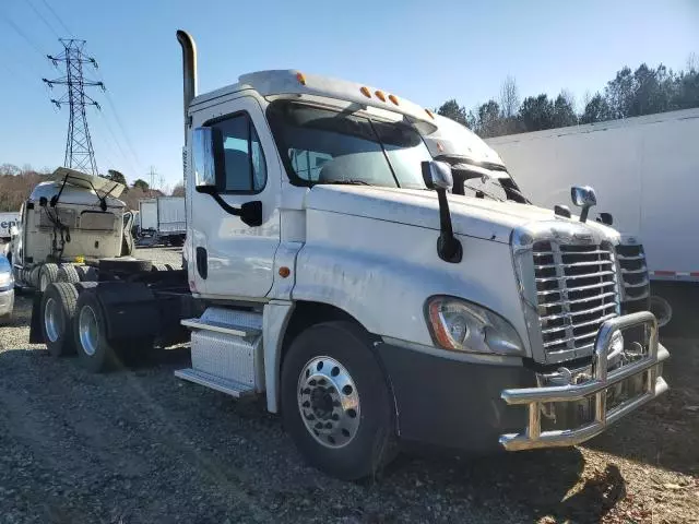 2013 Freightliner Cascadia 125