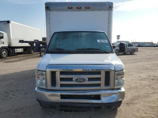 2012 Ford Econoline E350 Super Duty Cutaway Van