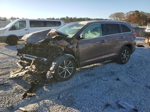 2017 Toyota Highlander SE