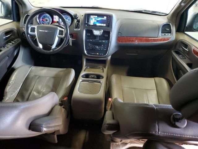 2014 Chrysler Town & Country Touring L