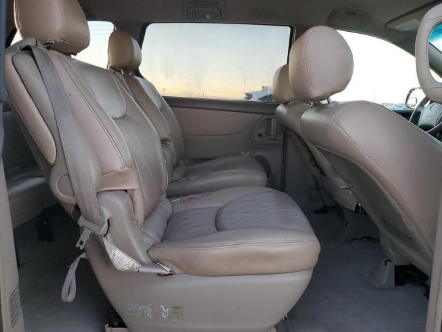 2004 Toyota Sienna CE