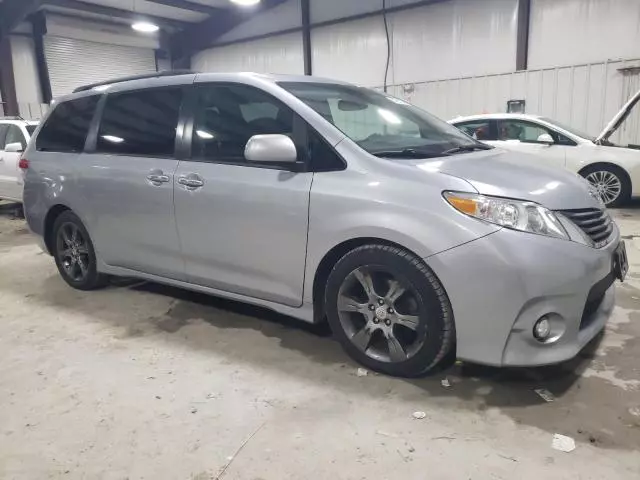 2016 Toyota Sienna SE