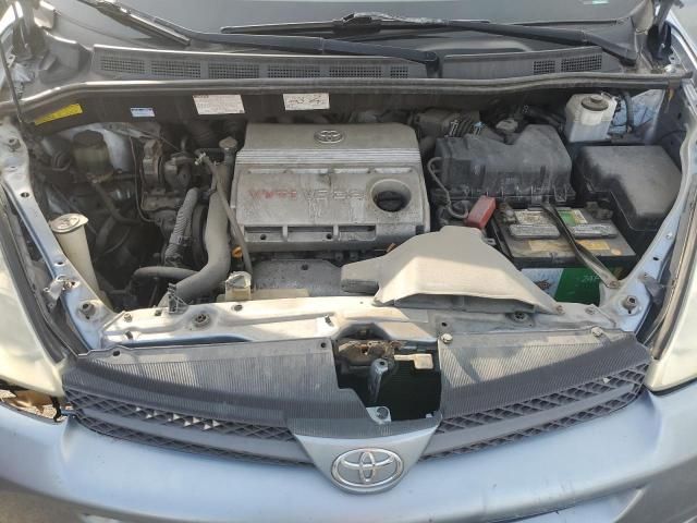 2004 Toyota Sienna XLE