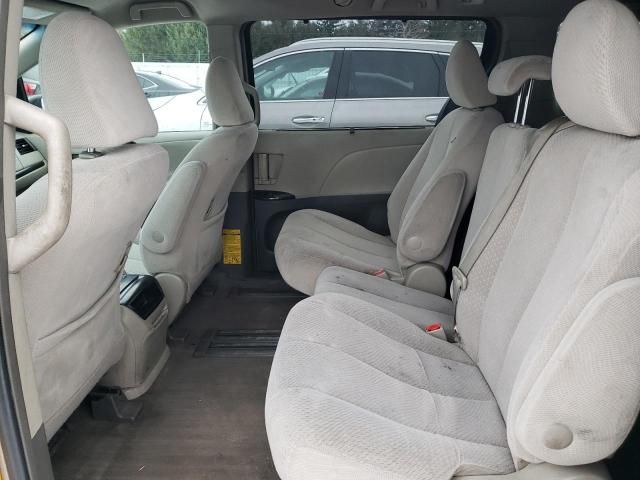 2013 Toyota Sienna LE