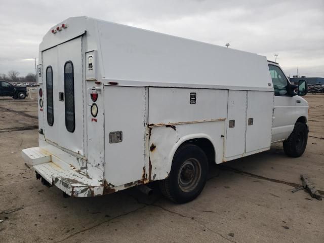 2004 Ford Econoline E350 Super Duty Cutaway Van