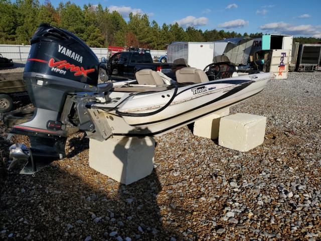 2004 Triton Boat