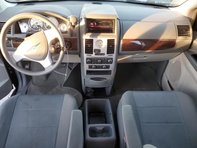 2010 Chrysler Town & Country LX