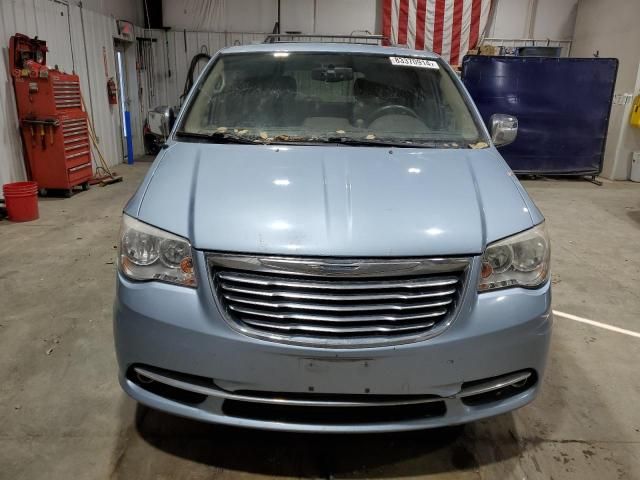 2013 Chrysler Town & Country Touring L