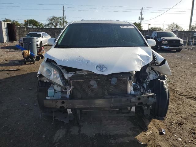 2016 Toyota Sienna XLE