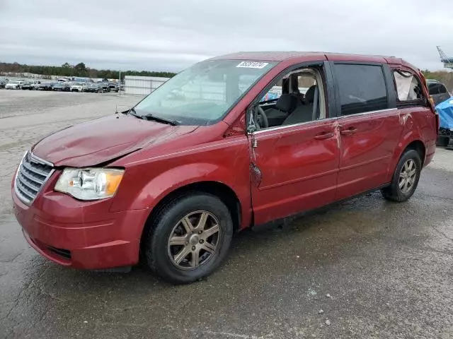 2010 Chrysler Town & Country LX