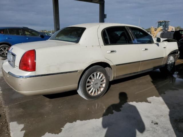 2005 Lincoln Town Car Signature Limited