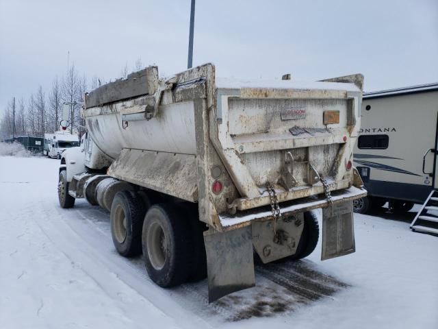 2019 Peterbilt 348