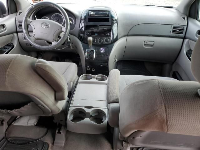 2004 Toyota Sienna CE