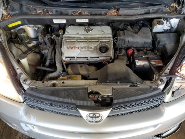 2004 Toyota Sienna XLE