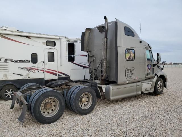 2012 Peterbilt 587